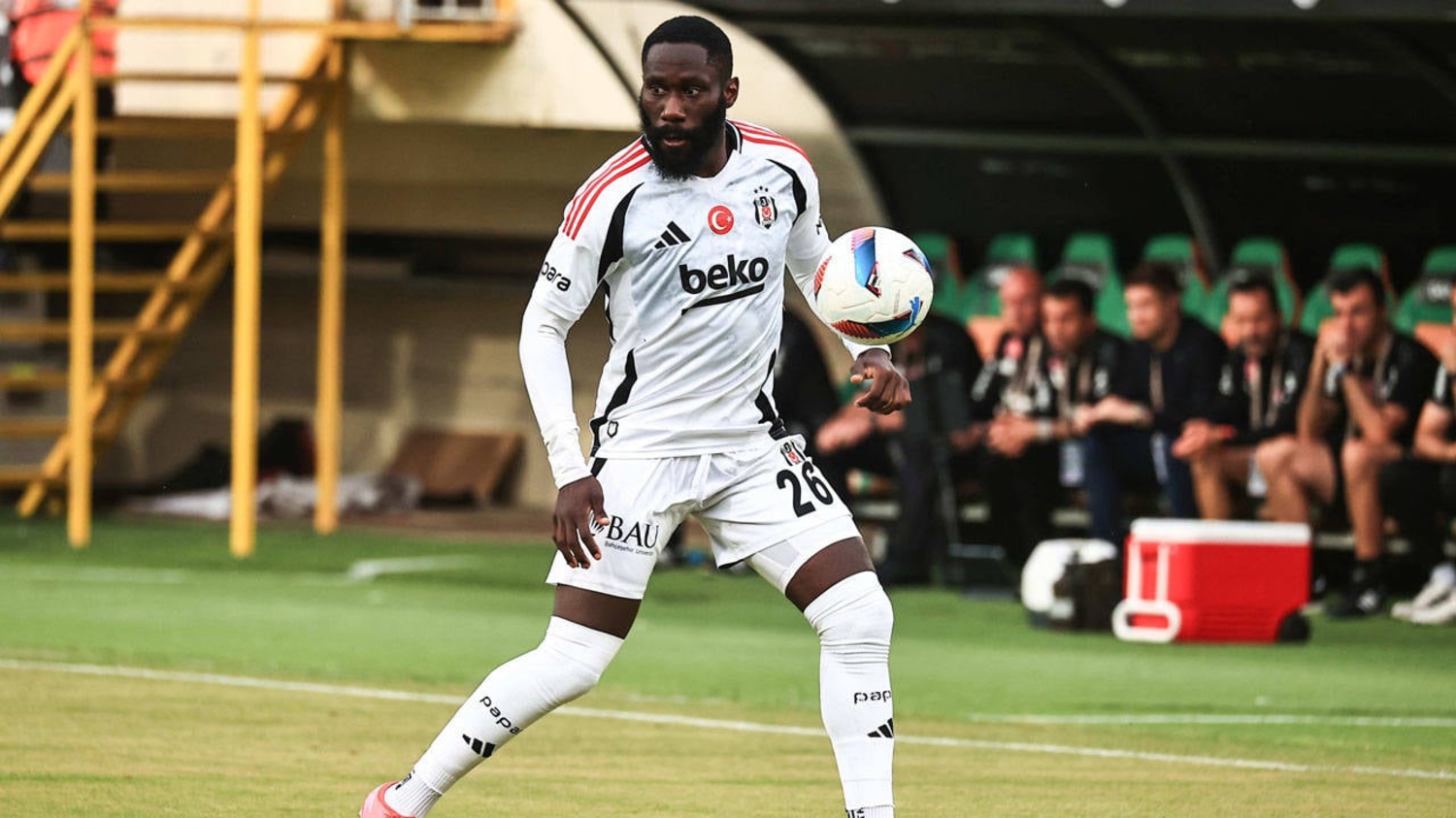 Beşiktaş'tan ayrıldı, Premier Lig'e gitti